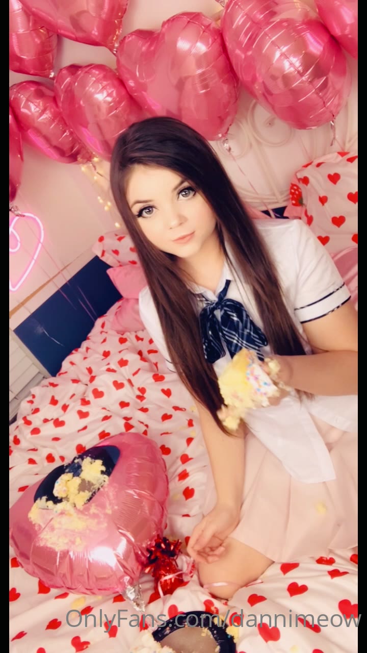 DanniMeow - Can i be your petite girlfriend
