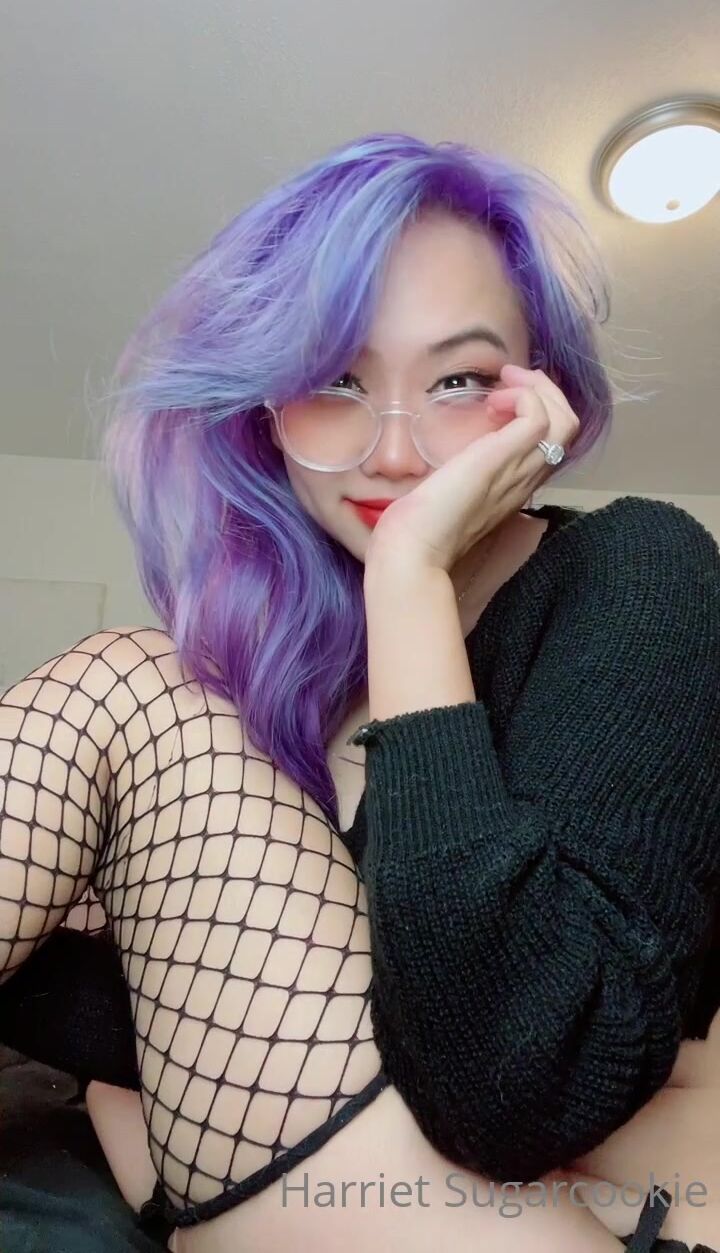 Harriet Sugarcookie Masturbates In Fishnet
