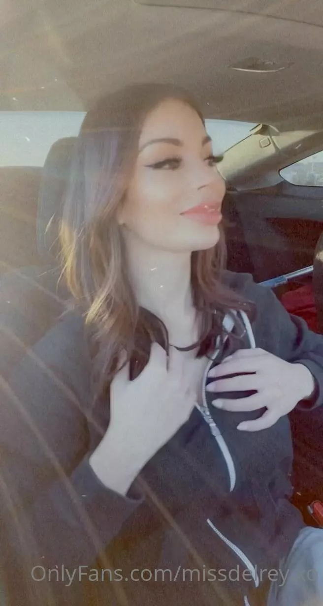 Missdelrey Striptease In The Car
