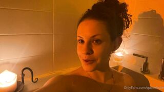QuinnFinite In The Bath Tub