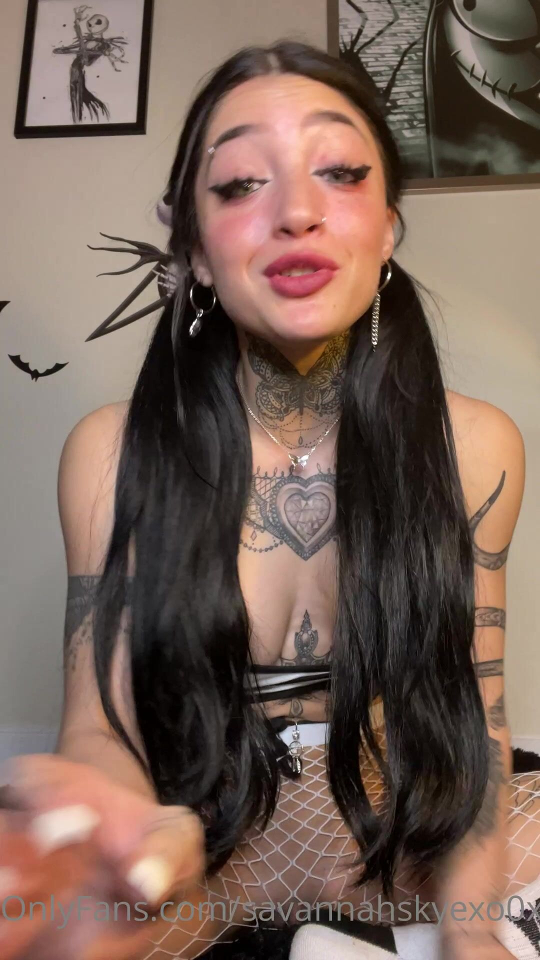 Big Tits savannahskyexo0x In Fishnet
