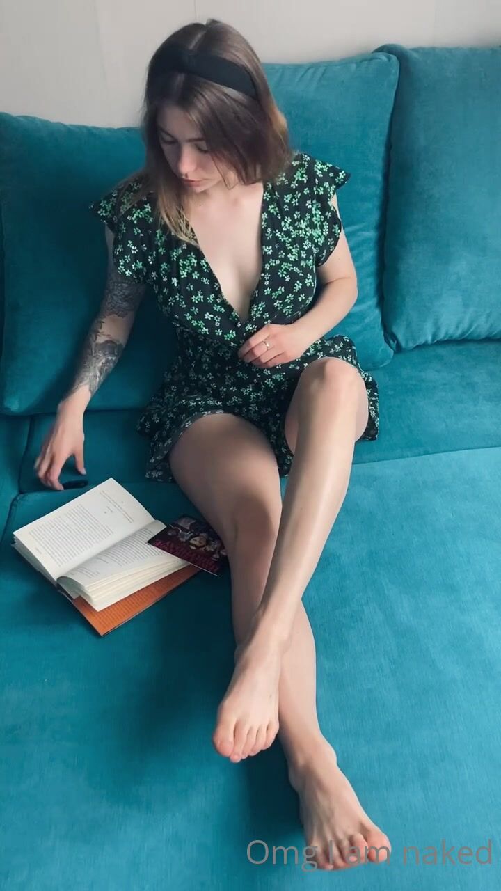 Read Books With Naked Avaturinex