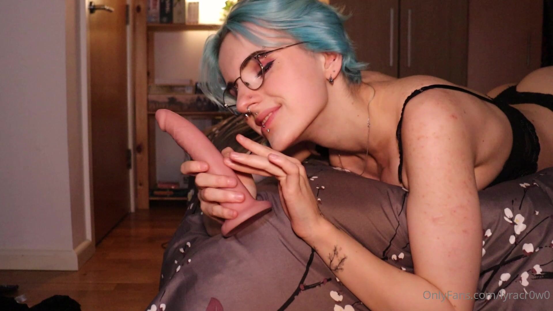 lyracrow Deepthroat With Dildo