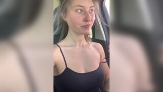 Hot babe Flashing Her Tits while driving