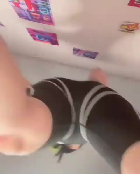 Unexpected College Girl Shows Pussy on Live