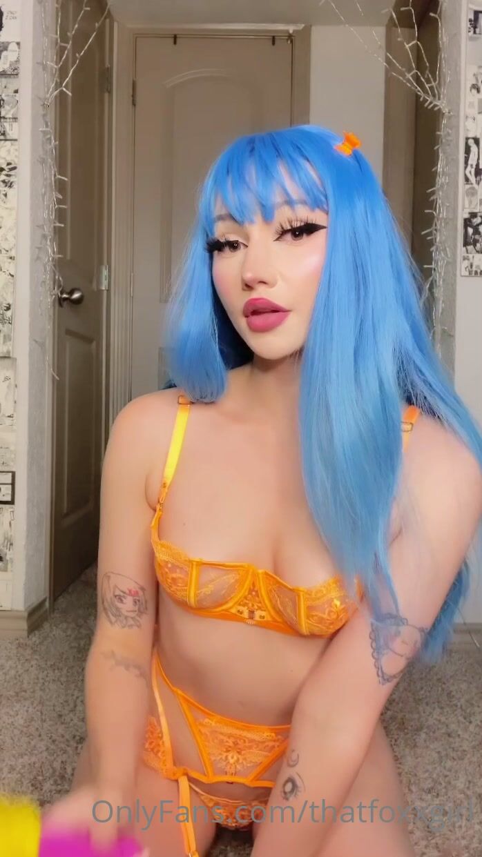 Lena Kitsune Fucks Pussy With Cosplay Toy
