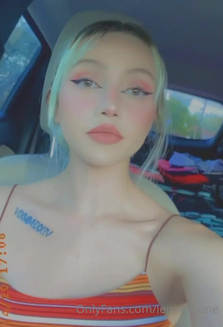 Lena Kitsune Fingers Pussy