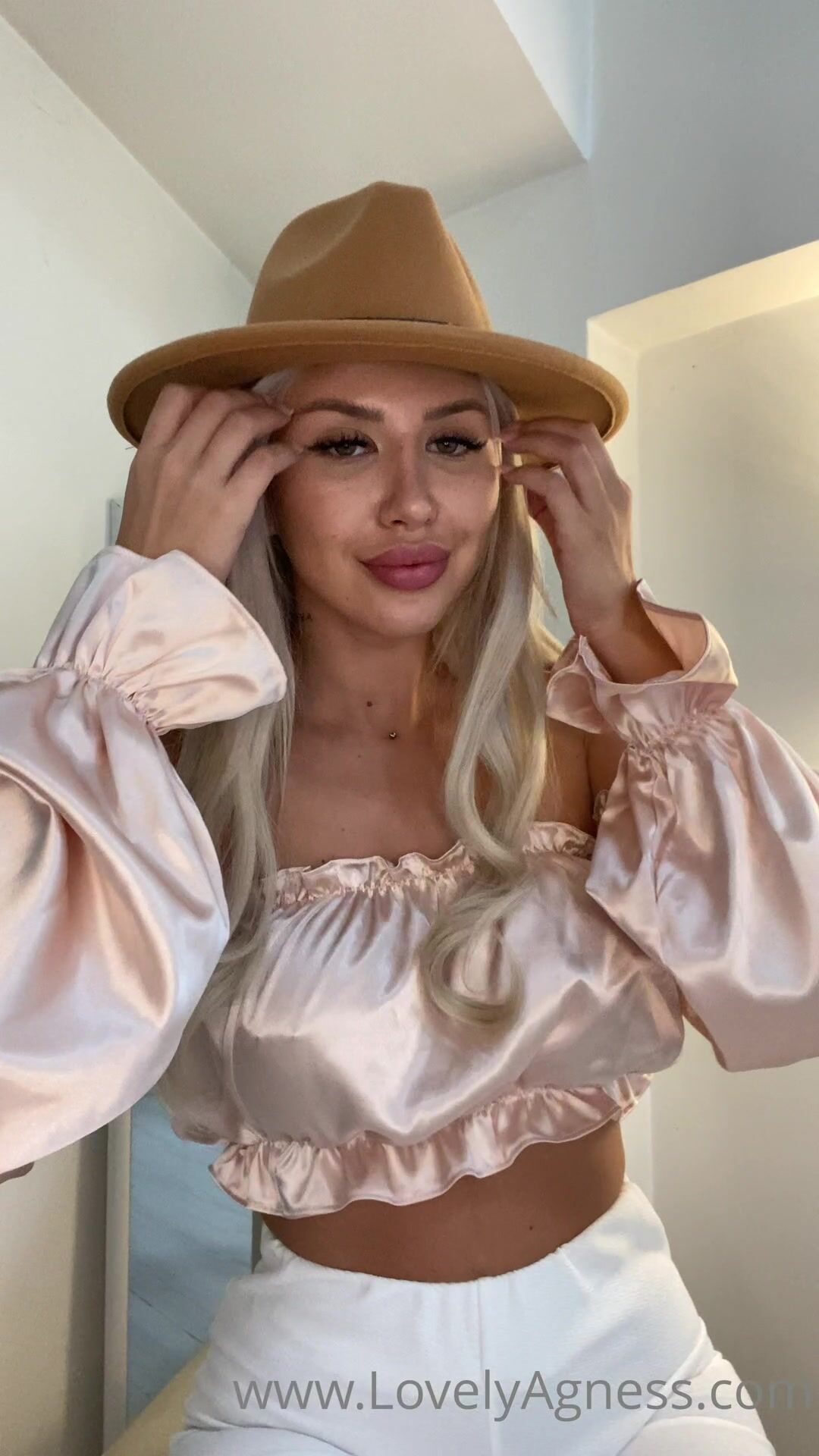 LovelyAgnes Fucks Her Ass With Toy