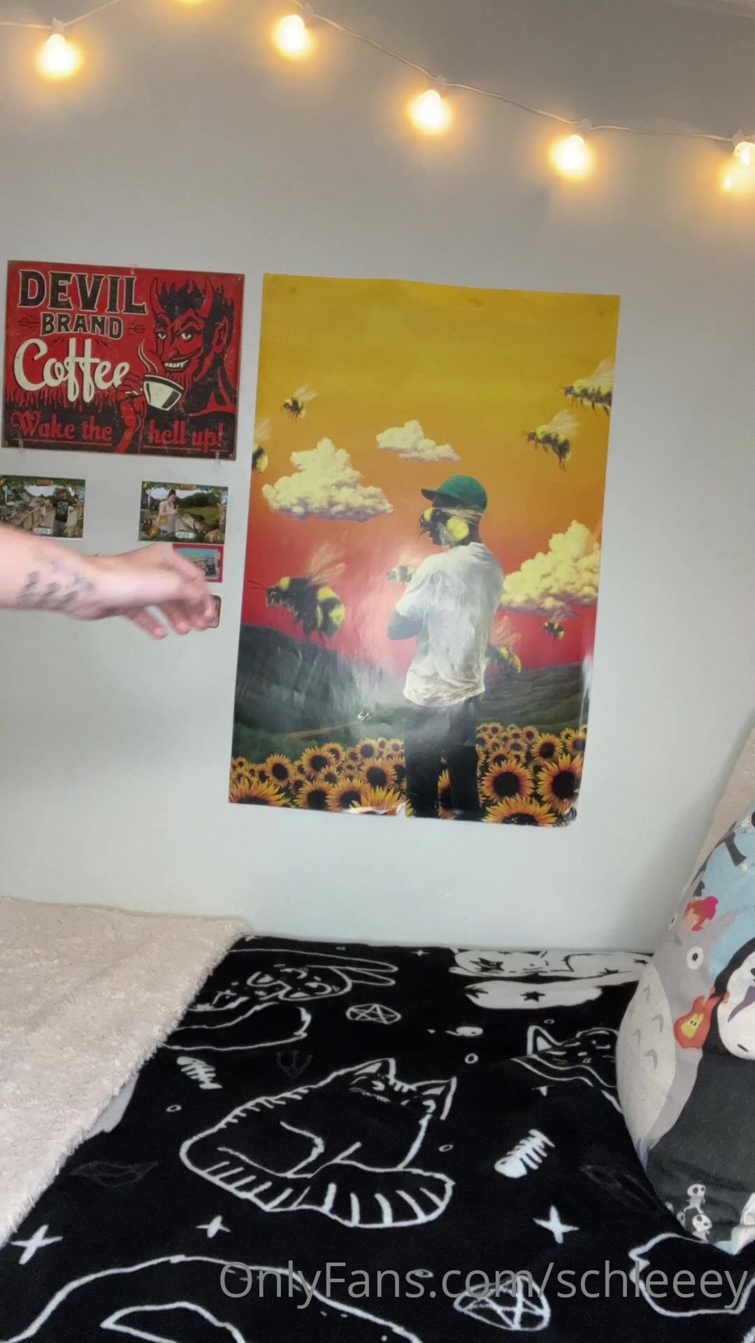 Topless Schleeey Takes Dildo Deepthroat