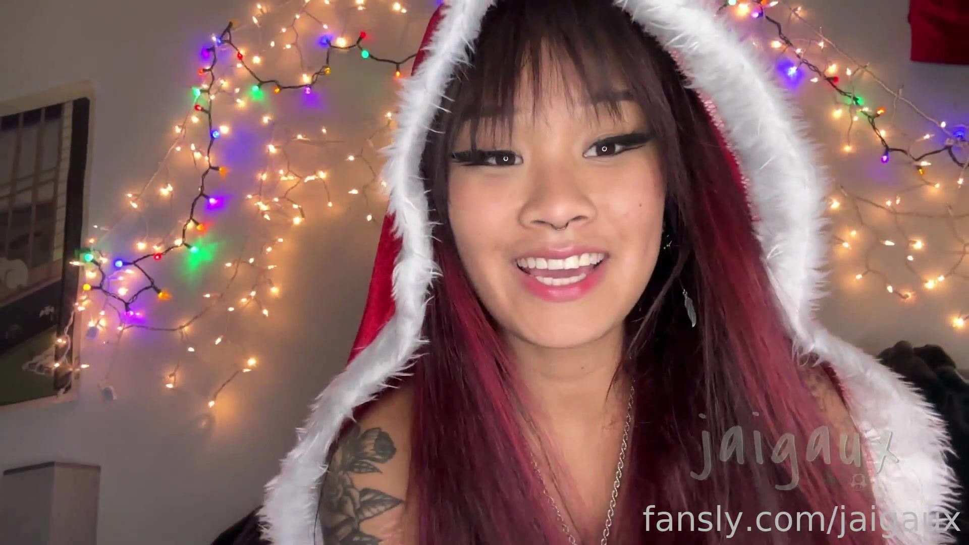 Jaigaux Masturbates On Cam With Sex Toy