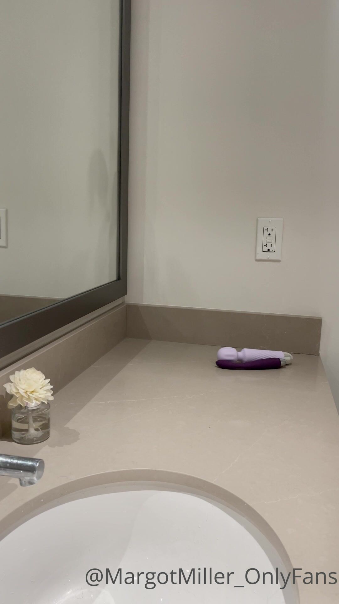 Margot Miller Intense Masturbation In The Bathroom With Sex Toys