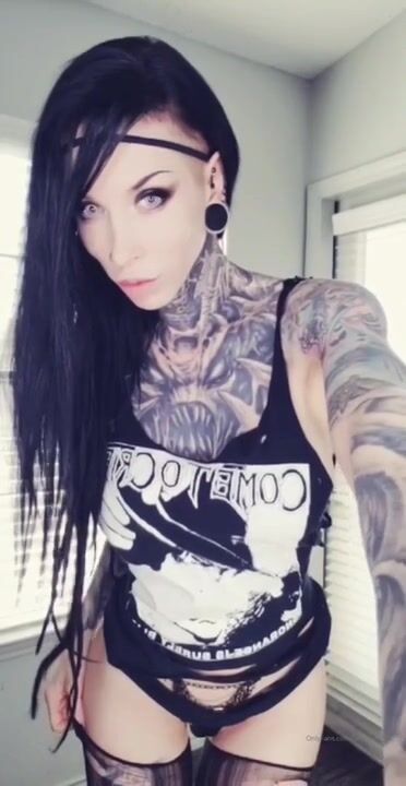 Razorcandi Masturbates With Sex Toy