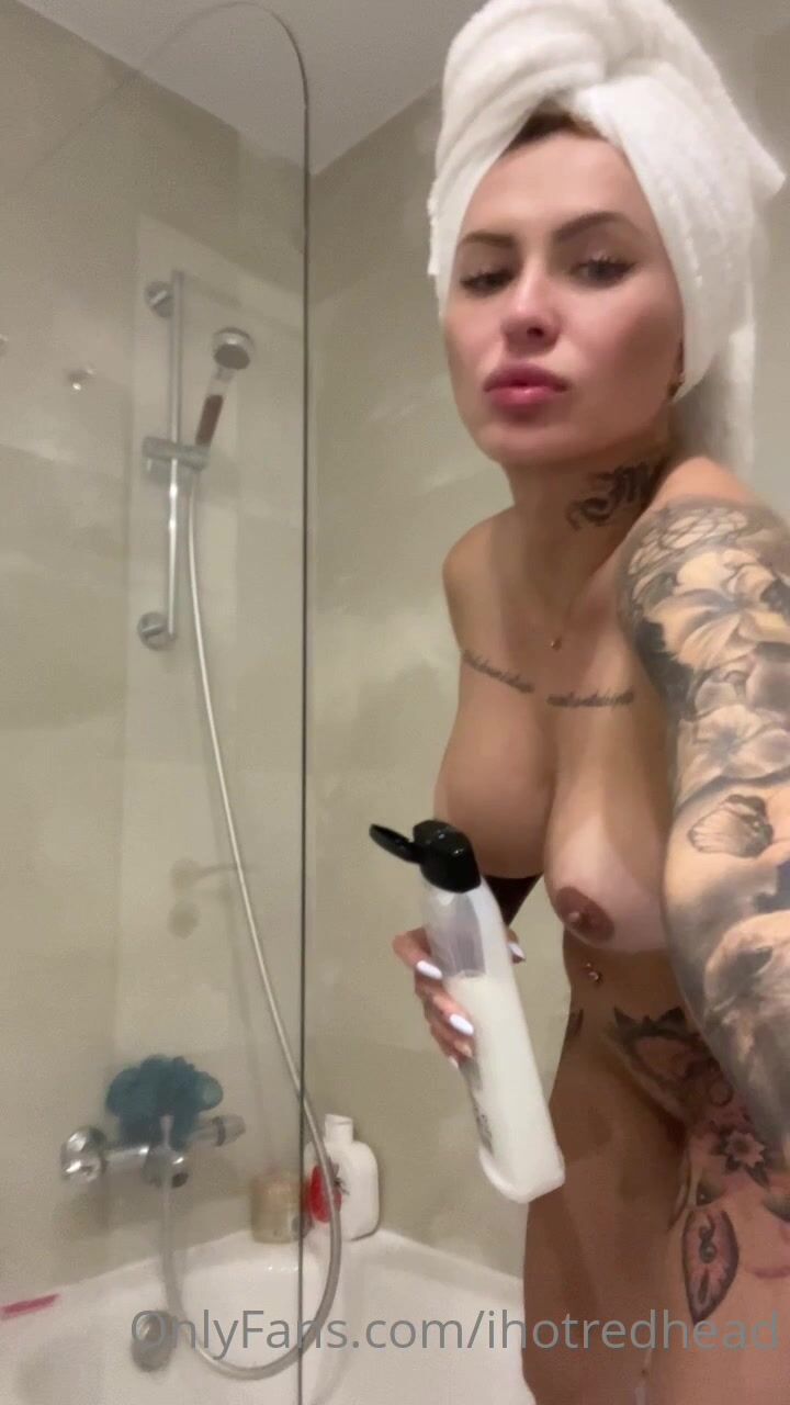 Ihotredhead In The Shower
