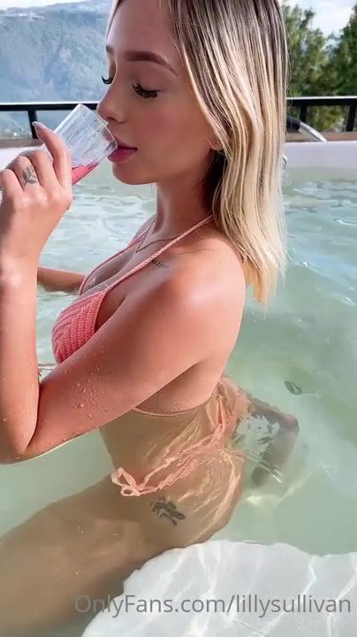 Daniela Tabares Blowjob In The_Outdoor Pool POV