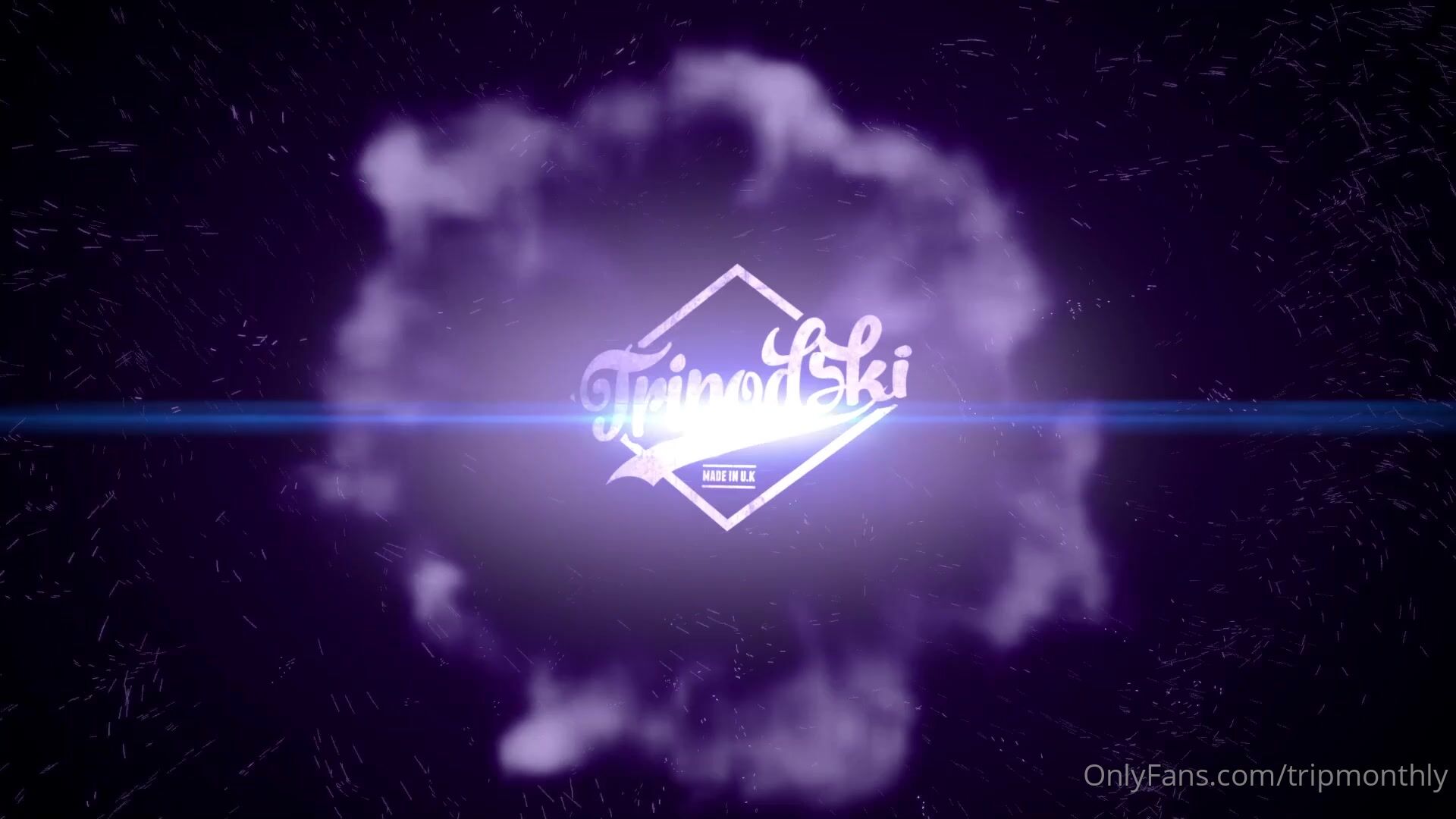 Eliza Rose Watson Gets Fully Nude