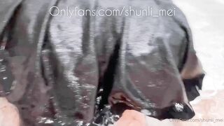 Shunli Mei Upskirt Fingering In The Water POV