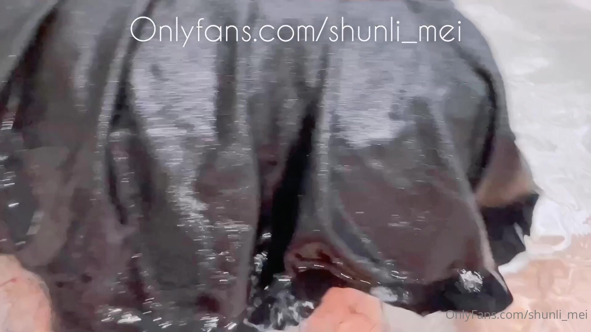 Shunli Mei Upskirt Fingering In The Water POV