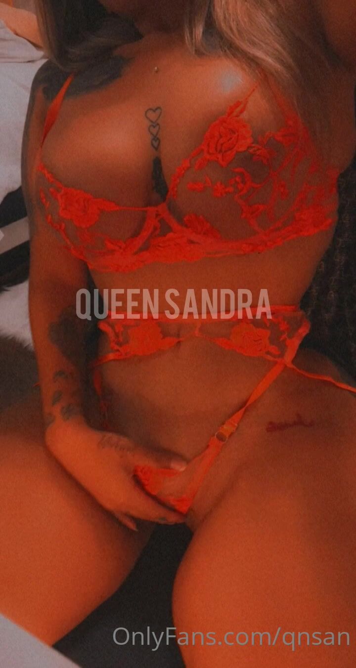 Queen Sandra Masturbates In Sexy Lingerie