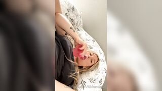 Lilblondiebit Fucks Pussy With Dildo