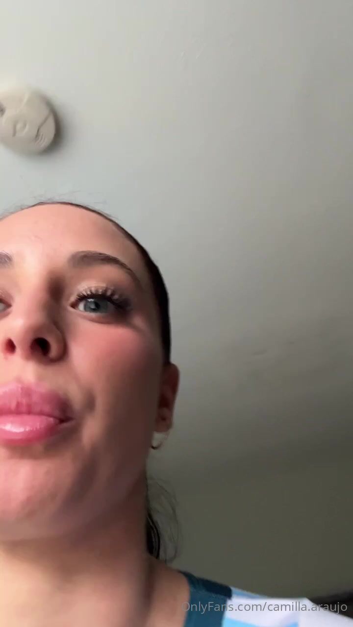 Camilla Araujo Stripeasing And Pussy Rubbing