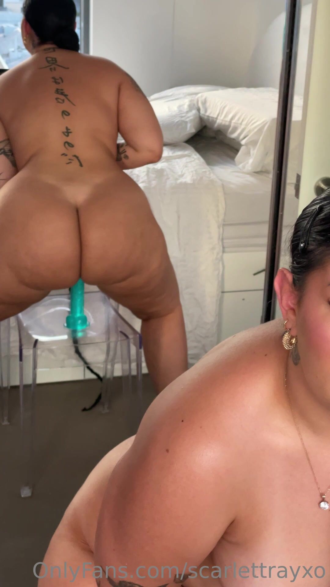 Scarlettrayxo Naked And Riding Dildo with Close Up
