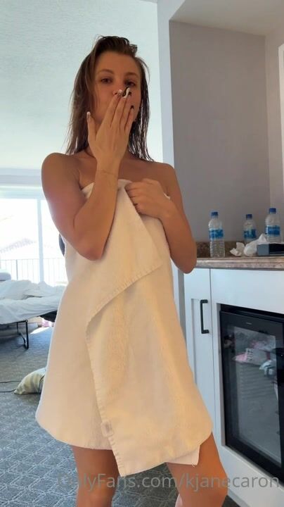 Kjanecaron In The Shower