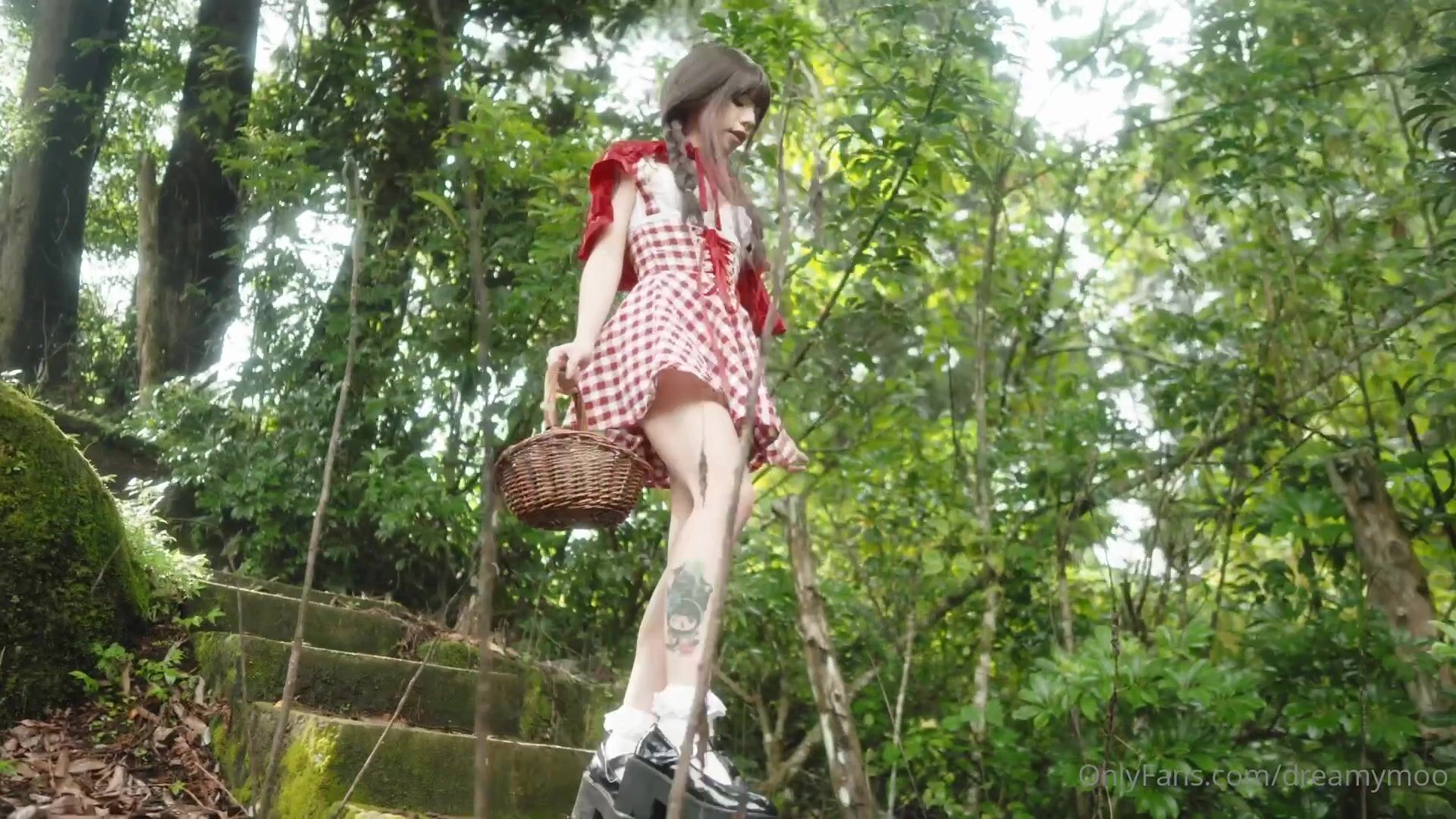 Dreamy Moo Lesbian Play In The Forest