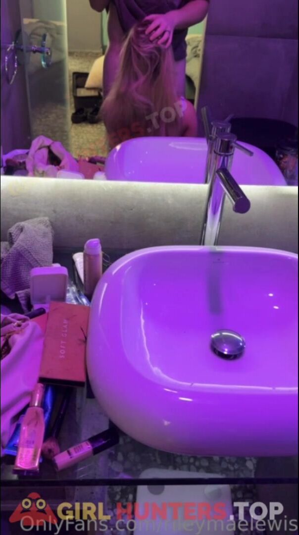 Riley Mae Giving Blowjob