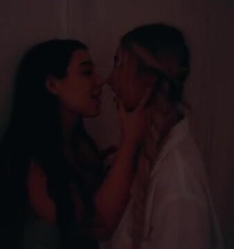 Noemie Dufresne, Nacre Victoire, Daisy Drew & Lillian Phillips Sextape