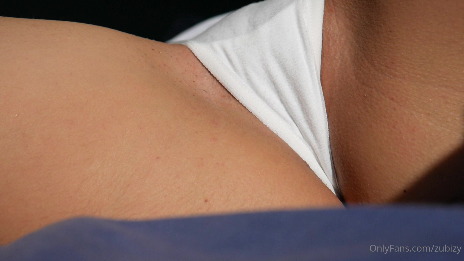 Zubizy Masturbates With Pussy Close Up