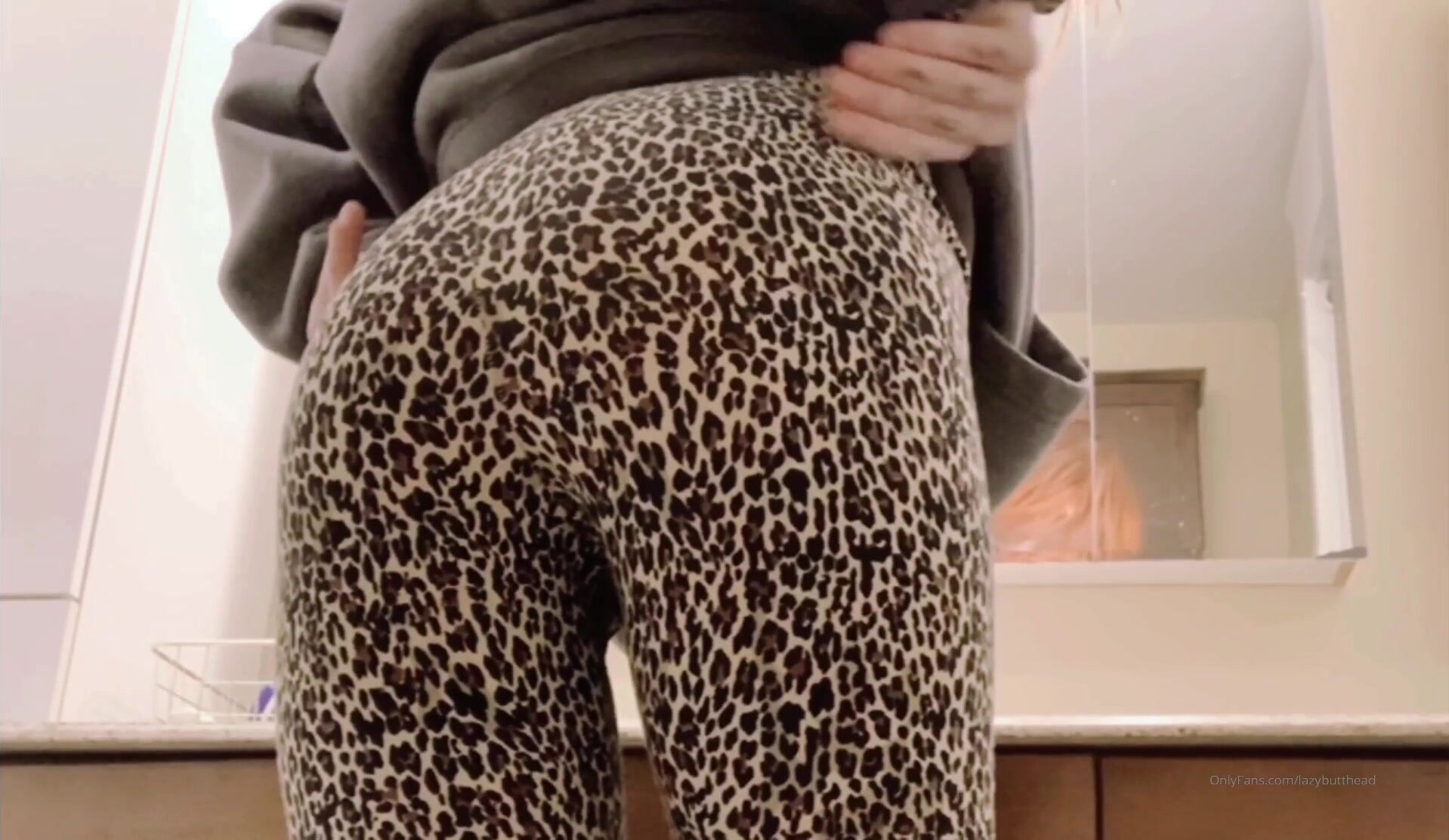 Lazybutthead Masturbates With Ass Close Up