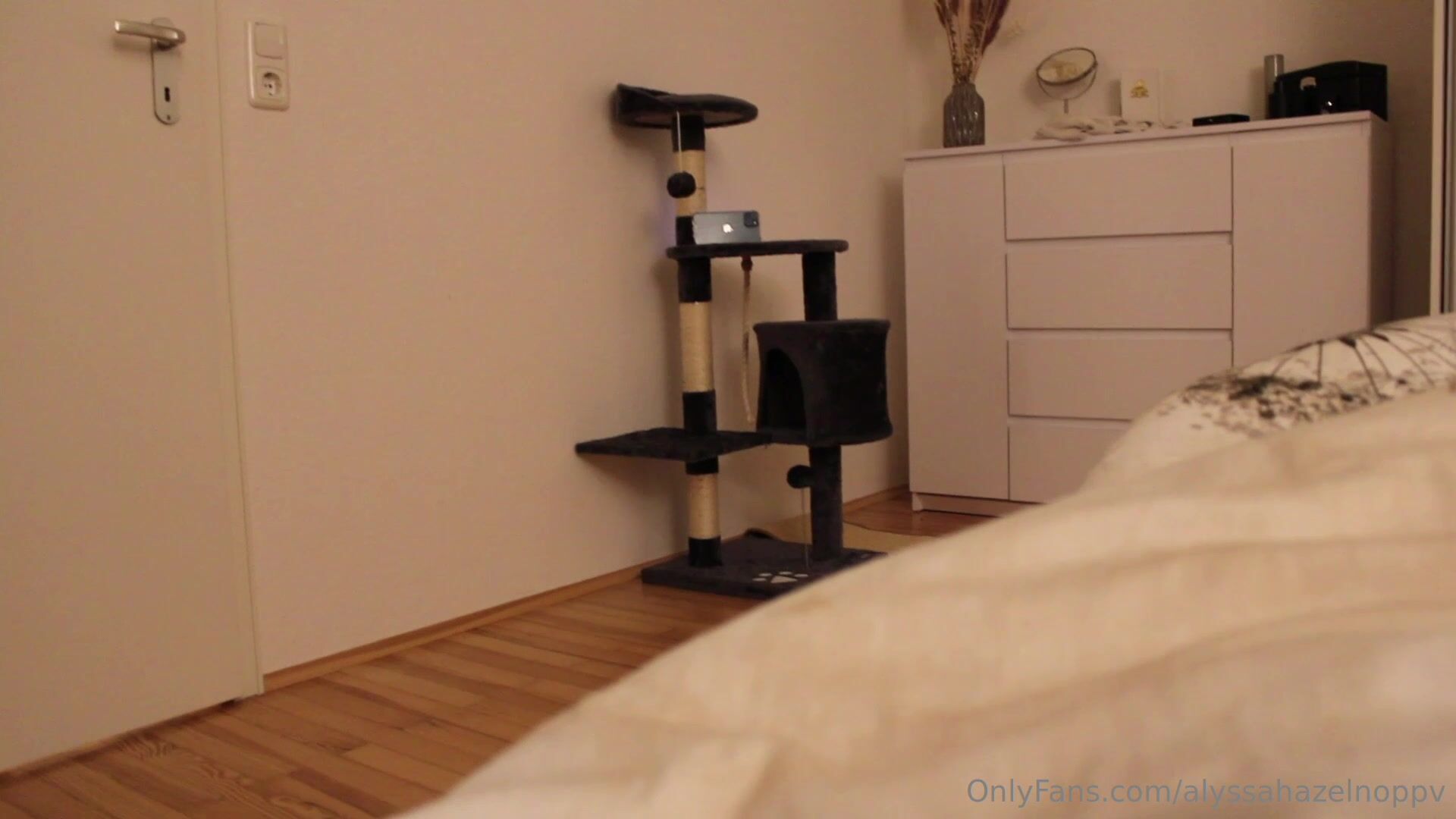 German Alyssa Hazel Gets Intense Fingered And Fucked