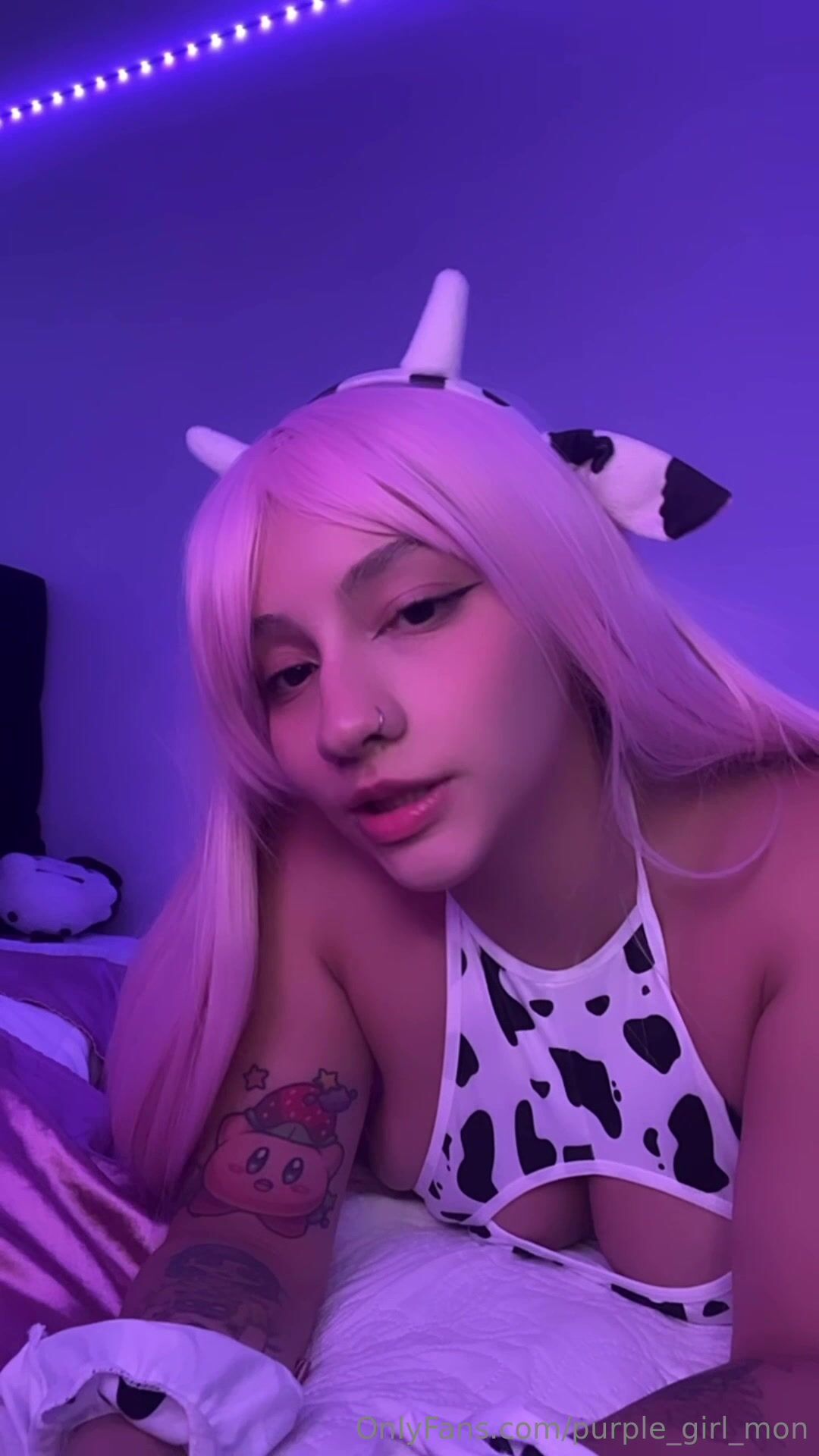 Hucow Purple Girl Mon Sucks Dildo