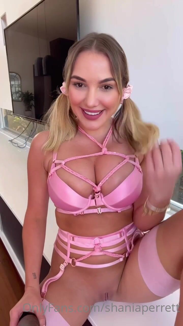 Shania Perett Dildo Play