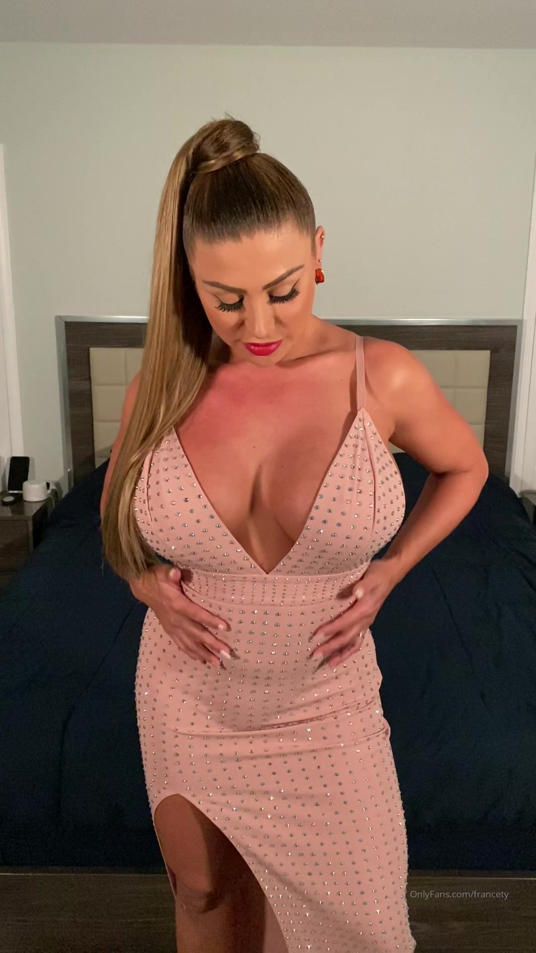 Big Tits Francety Gets Topless