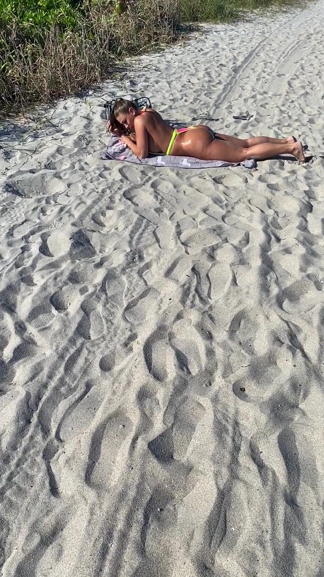 Horny Francety Wants Sex On The Beach