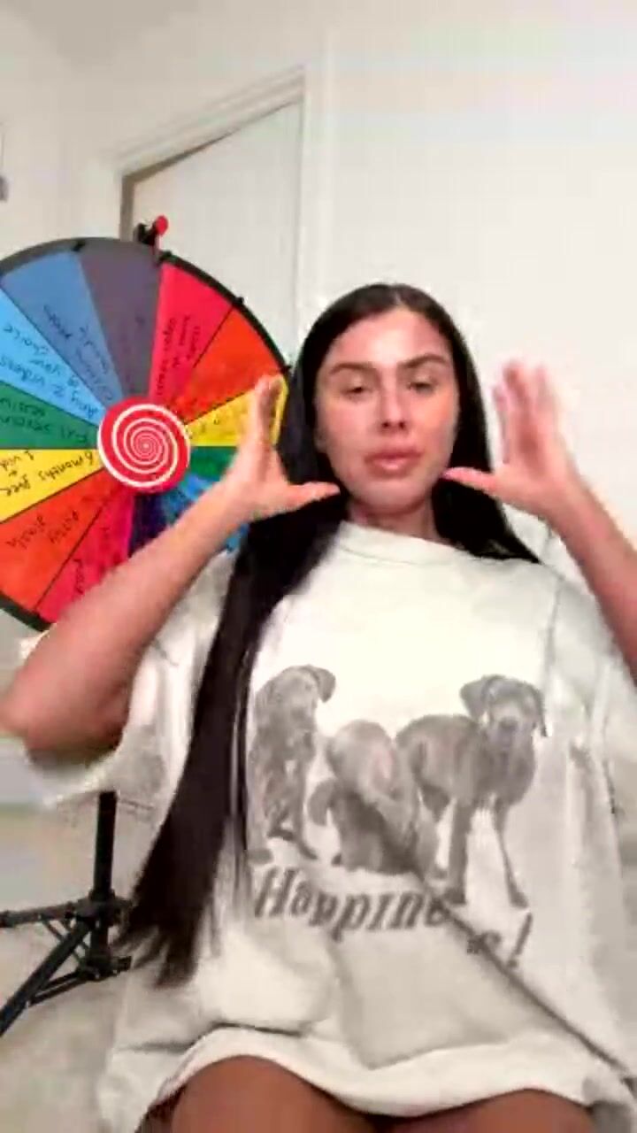 Isabella Rhoades Livestream