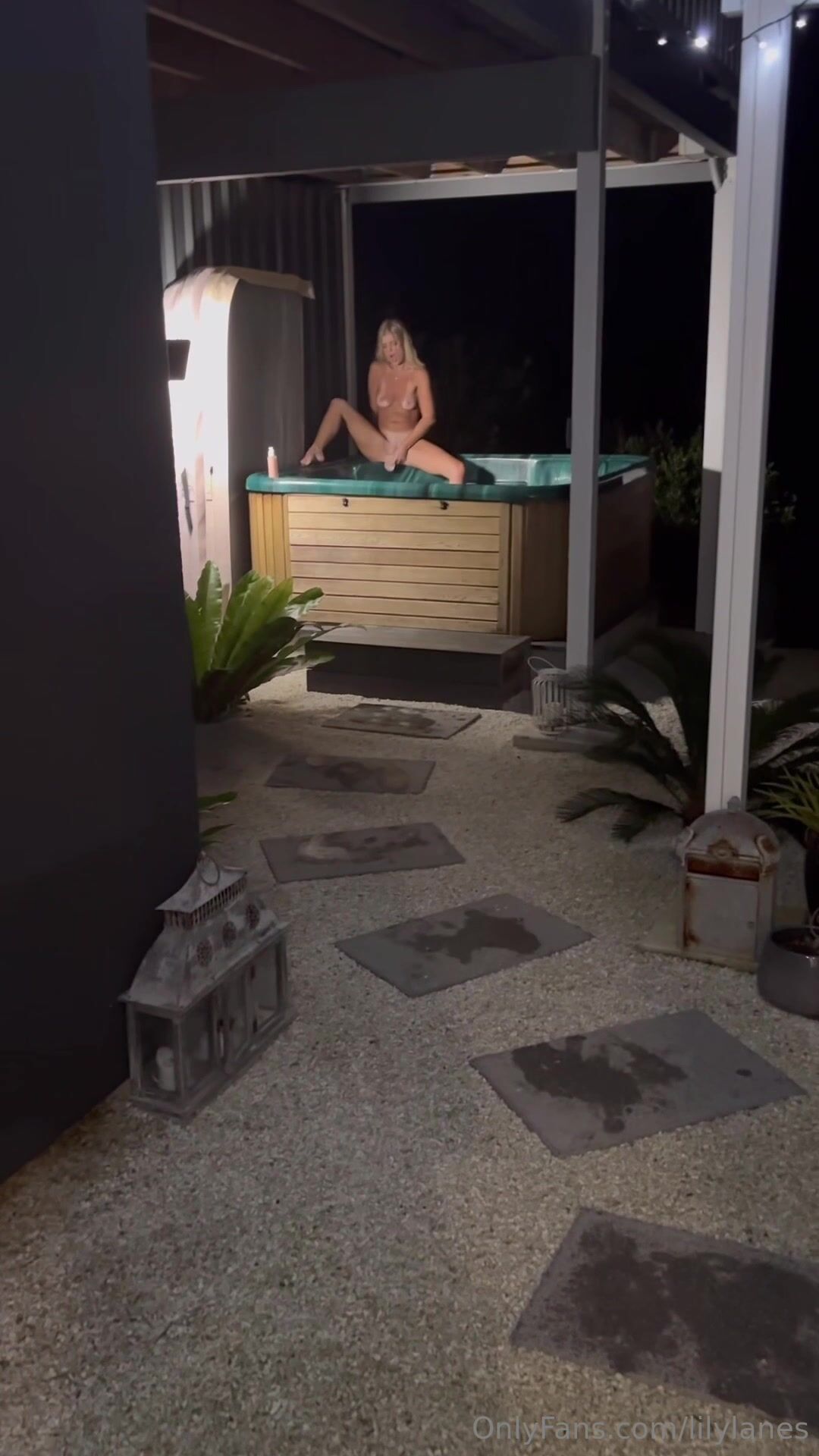 Layla Roo Pool Blowjob