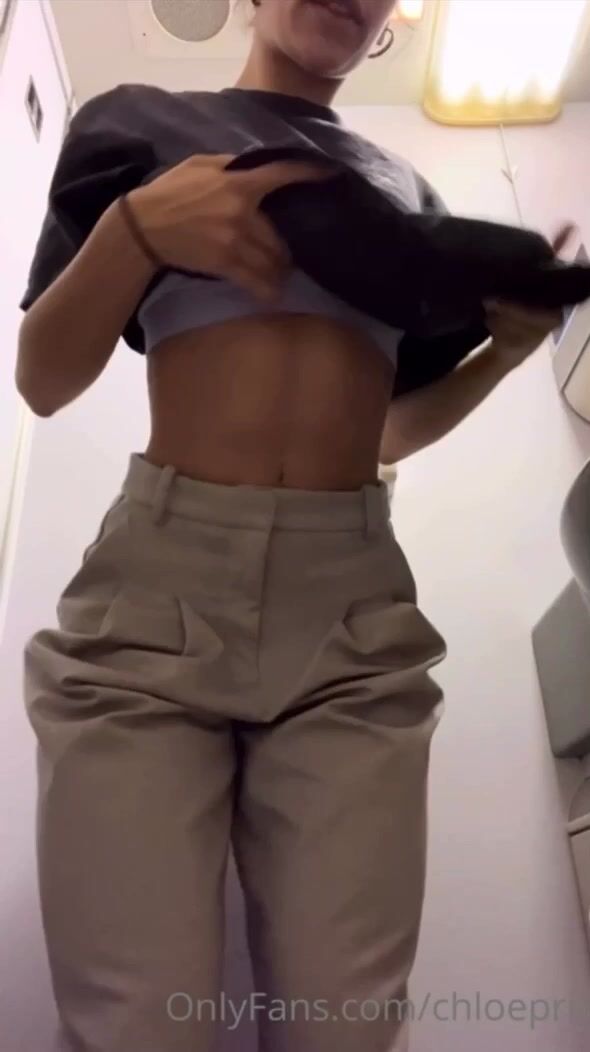 Chloepriv Undressing And Fucks Pussy with Toys
