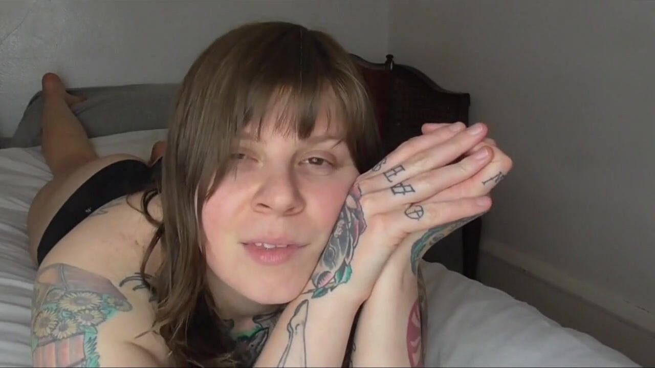 POV: FARTY ASSHOLE GIRLFRIEND SWALLOWS