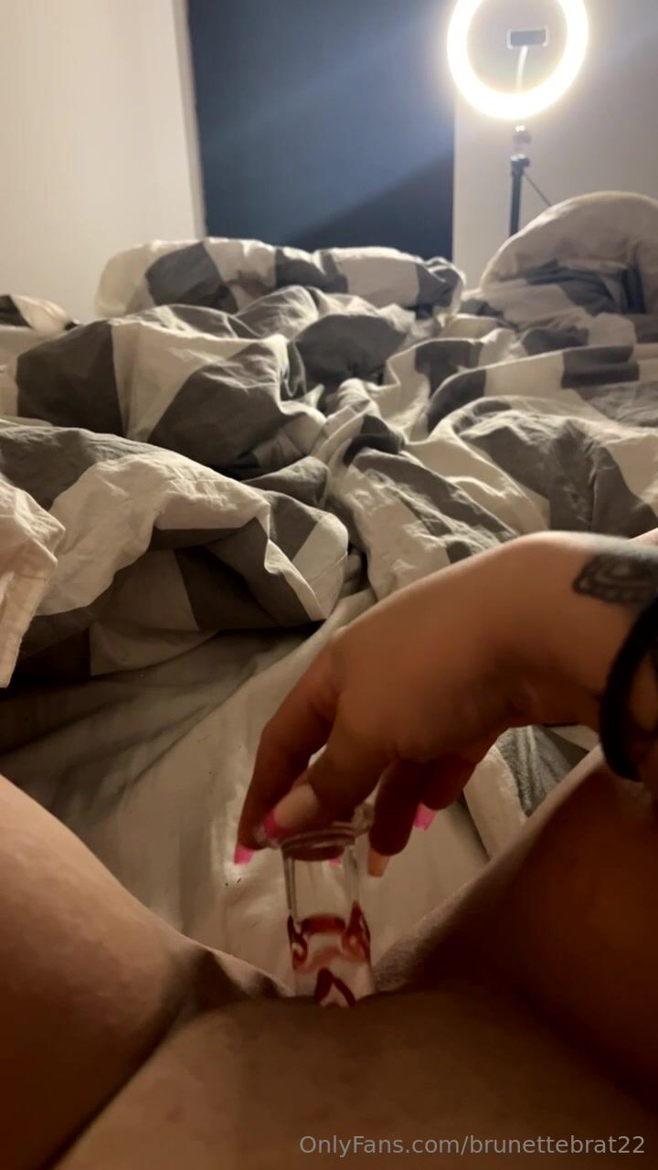 Brunettebrat22