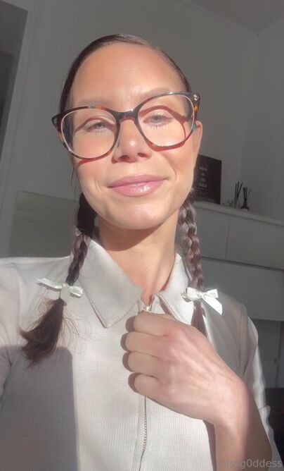 swedish onlyfans milf missg0ddess showing her tits