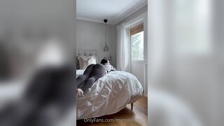 swedish girl miimmiiolsson jumps in bed showing her big ass in leggings