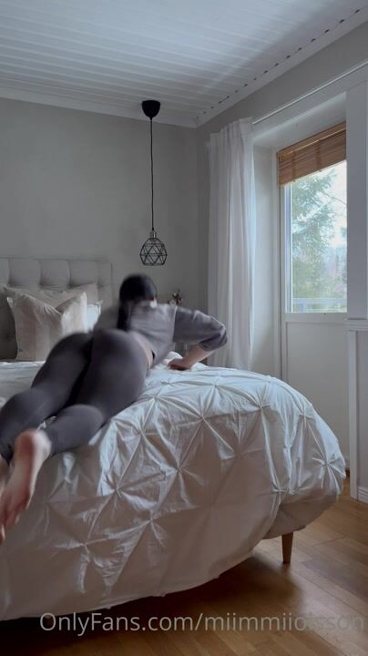 swedish girl miimmiiolsson jumps in bed showing her big ass in leggings