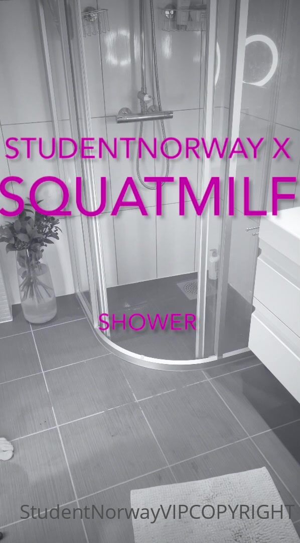 studentnorway shower with her friend