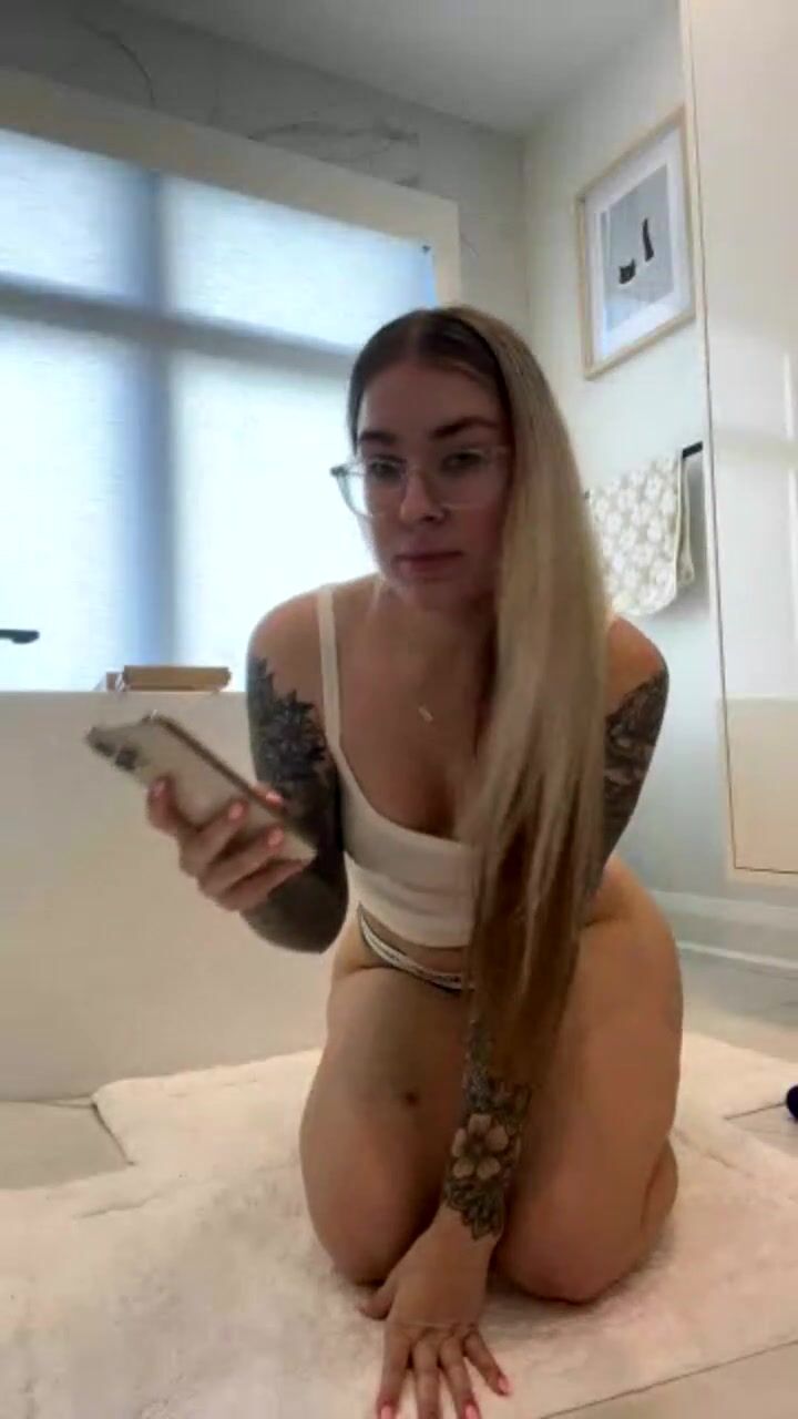 Jen Brett Livestream with Masturbation