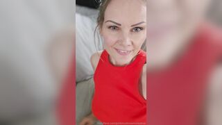 Norwegian milf masturbating