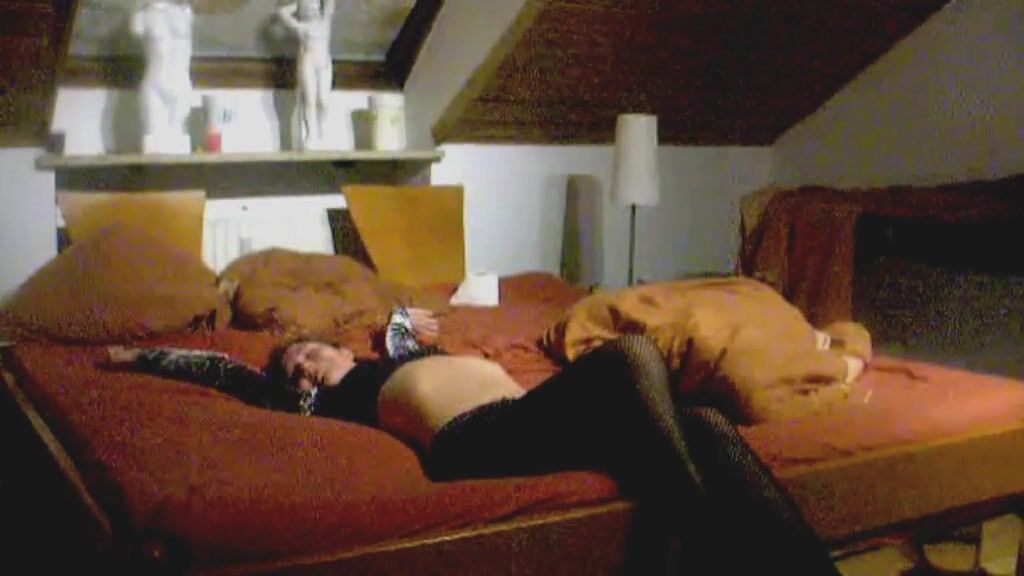 Melly von hinten gefickt