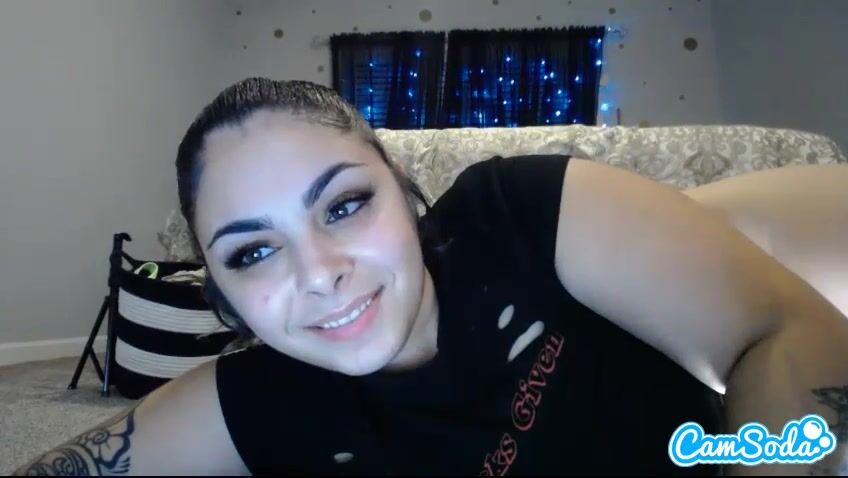Persias Paradise Amateur Play With Big Dildo