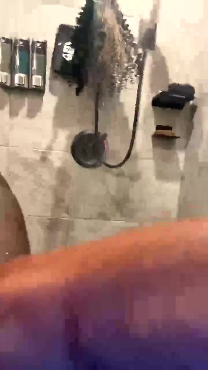 Elle Black In The Shower